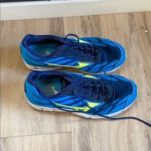 MIZUNO running shoes